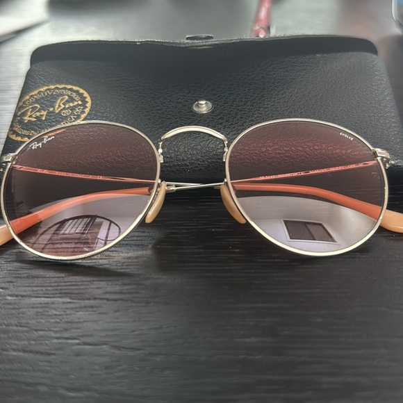 Ray bans with pink lens and silver frame - Picture 1 of 2